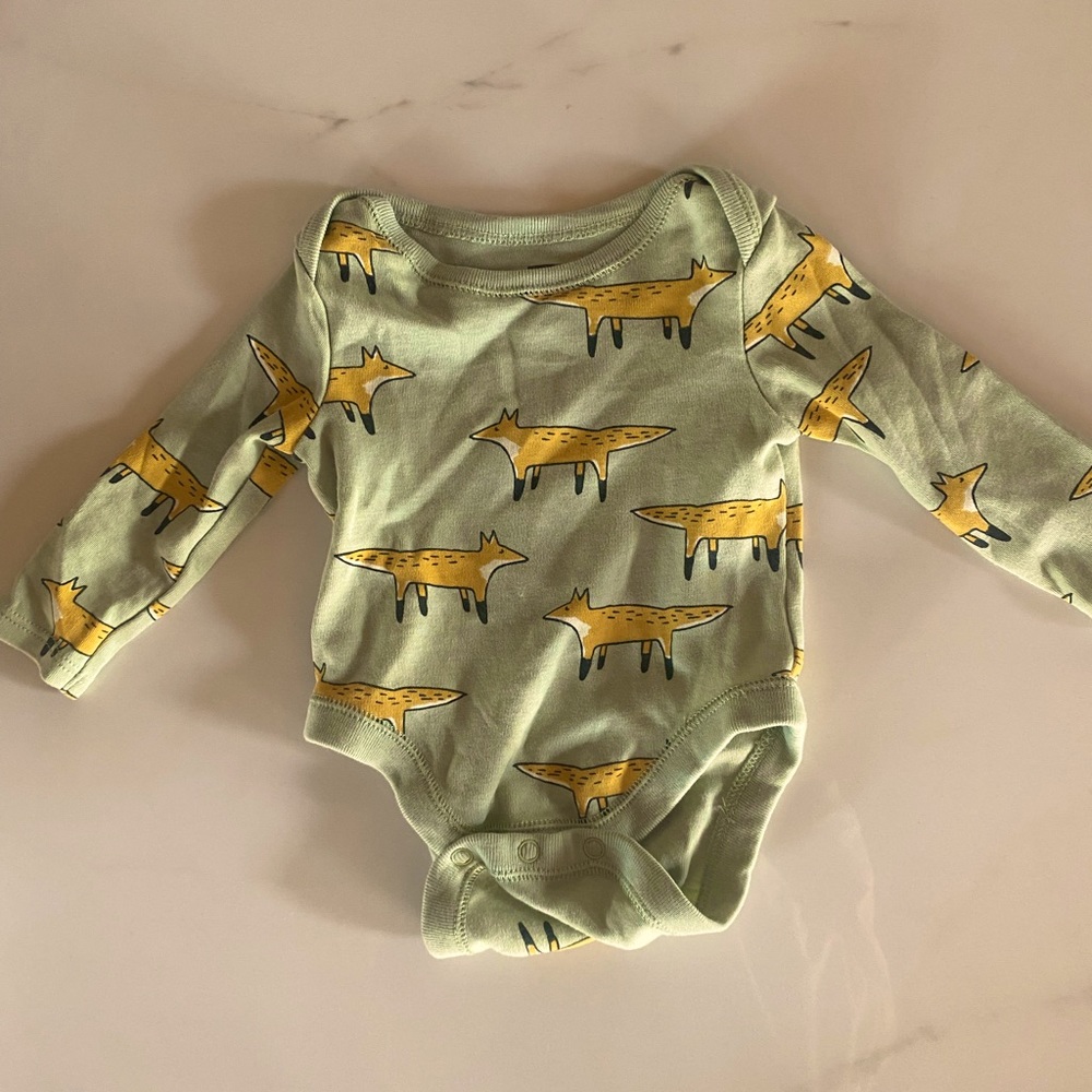 NWOT Tea Collection Fox Design BodySuit 0-3 Months